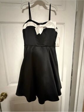 City Studio Black and White Spaghetti-Strap Party Dress with Bow